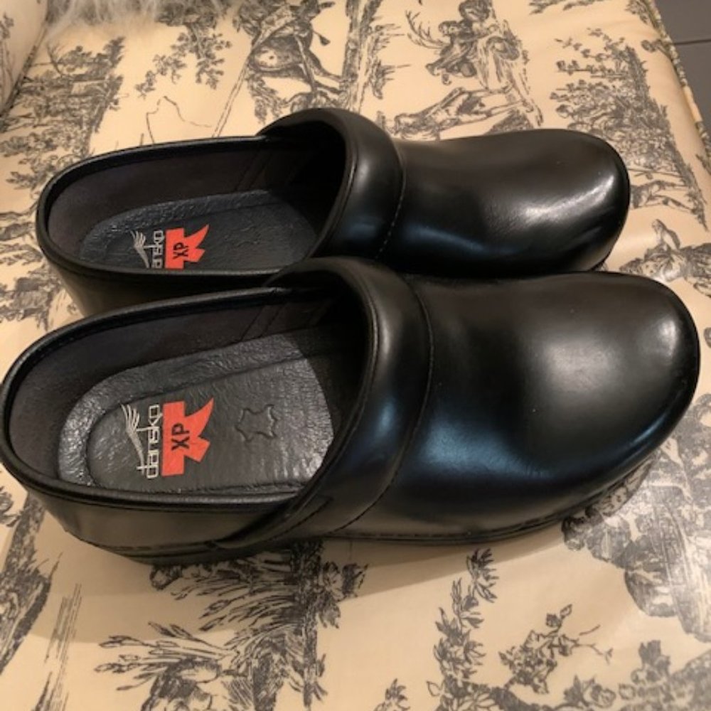 Black Matte Dansko Clogs size 37